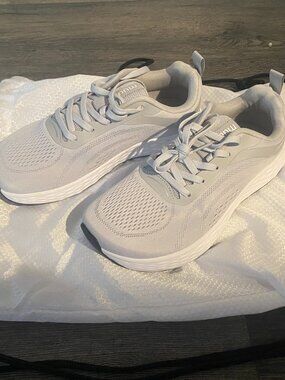 MUUN BRAND NEW PICKLEBALL SNEAKERS WIDE 7.5 38